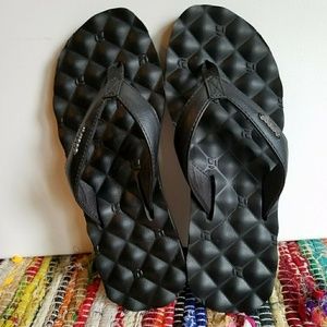 New (without tags) reef flip flops